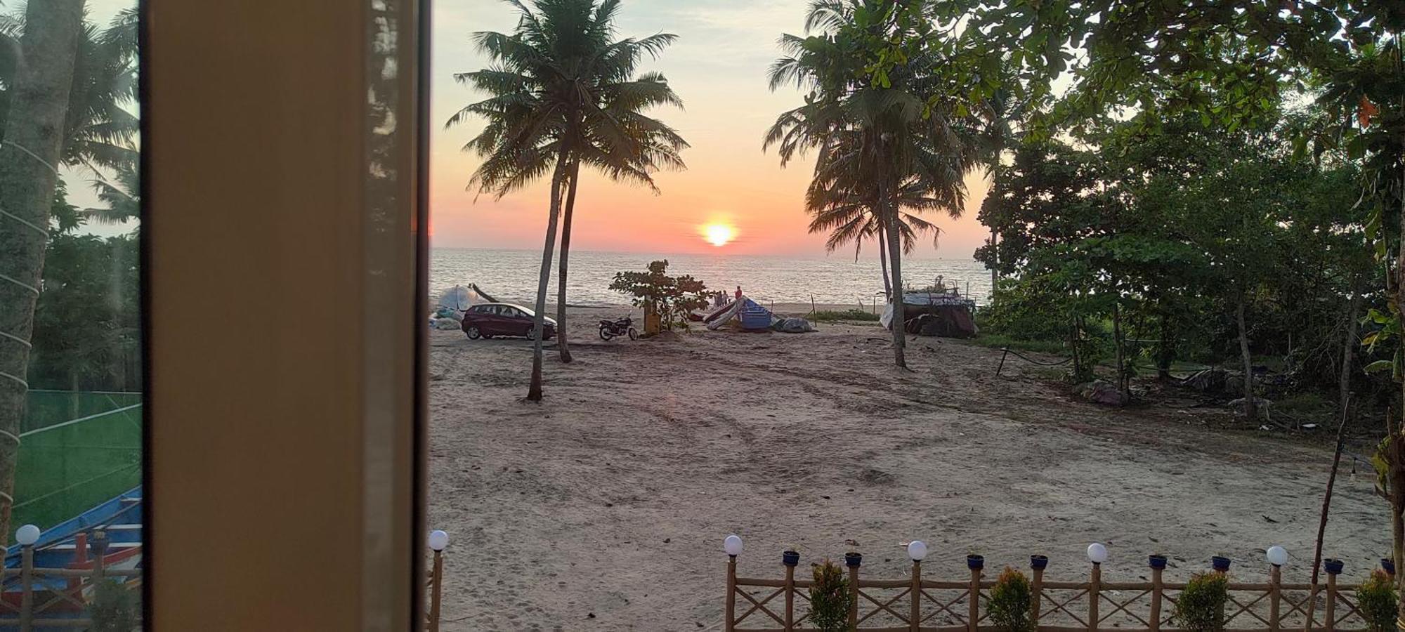 Marari Blue Whale Beach House Alappuzha Buitenkant foto